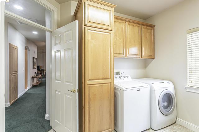 Image 29 of 40 For 8585 Whispering Oaks Rd