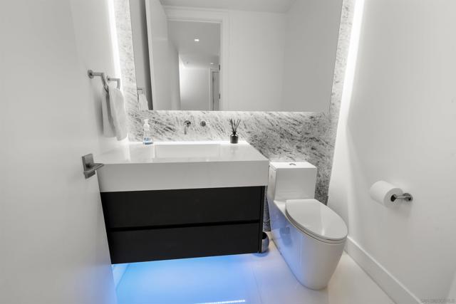550 Front Street, San Diego CA: https://media.crmls.org/mediaz/b26b7396-235c-4675-bb8c-c02dcbd30679.jpg