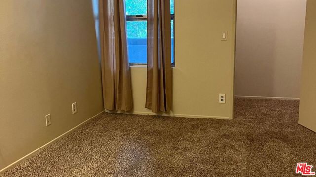 7640 Oso Avenue, Winnetka CA: https://media.crmls.org/mediaz/b26c0a9b-5038-471c-92d2-1c3158c2c372.jpg