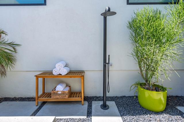 160 Obsidian Loop N, Palm Springs, CA 92264