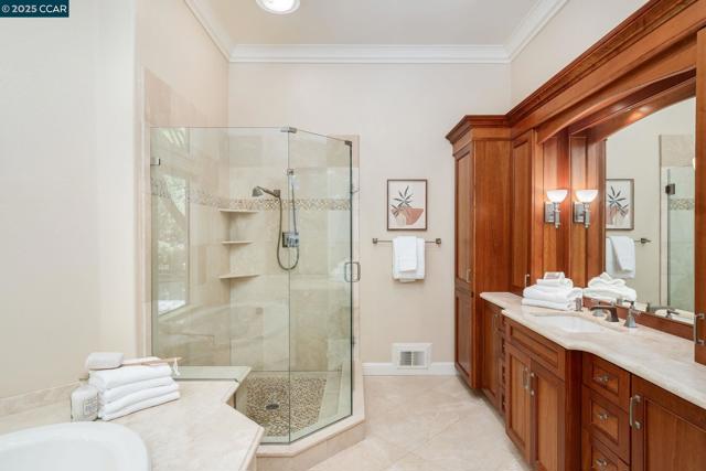 3363 Deer Hollow Drive, Danville CA: https://media.crmls.org/mediaz/b26d6e4b-a153-46ef-8d62-5baf47ebdf19.jpg