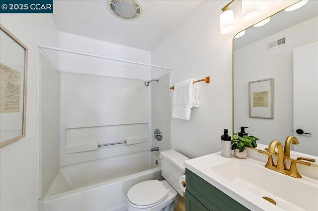 115 Reflections Dr, San Ramon CA: https://media.crmls.org/mediaz/b26e0b6f-8770-4bb5-af12-d3a605e28e69.jpg
