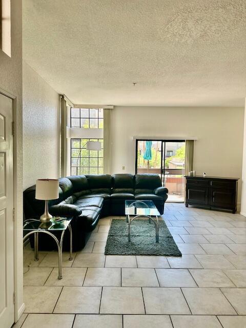 2601 S Broadmoor Drive, Palm Springs CA: https://media.crmls.org/mediaz/b26f573e-7c8a-4ea3-a484-3d03a5c88747.jpg
