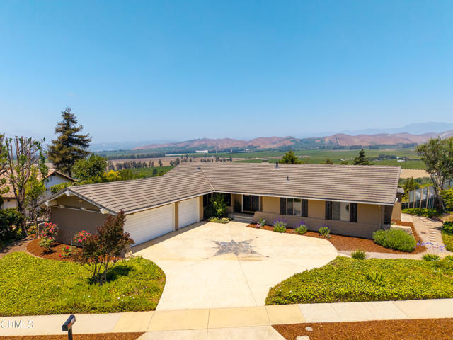 1027 Garrido Drive, Camarillo CA: https://media.crmls.org/mediaz/b26f8224-faf5-406d-b7ad-dd11276fc20e.jpg