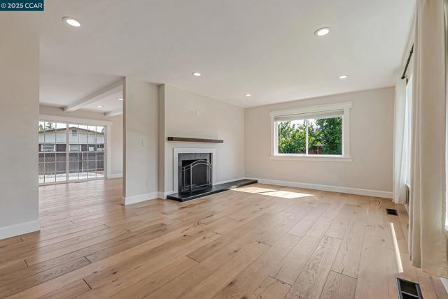 5891 Caulfield Dr, Clayton CA: https://media.crmls.org/mediaz/b26fc387-40b0-4865-ae7e-6d52faea74ba.jpg