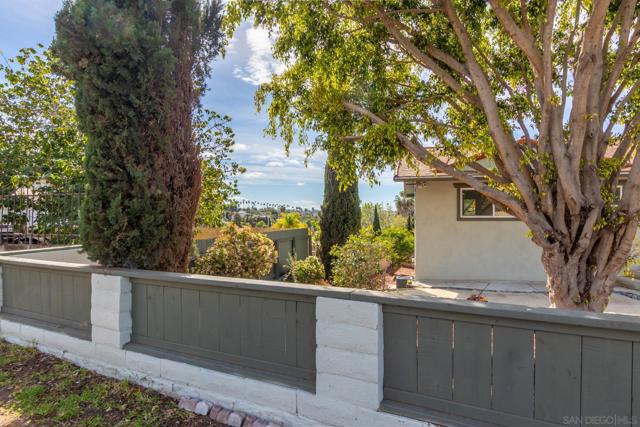 361 E Indian Rock Rd, Vista CA: https://media.crmls.org/mediaz/b2708350-eff1-4275-abd2-6a73ad18a434.jpg