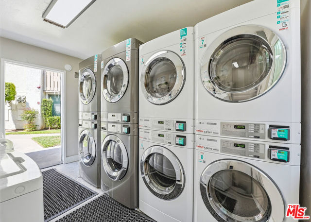 Image 11 of 12 For 1251 Placentia Avenue