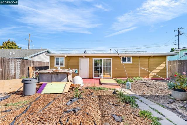 612 Thomas Dr, Richmond CA: https://media.crmls.org/mediaz/b2715c75-1124-42de-adc4-e10a14cf6519.jpg