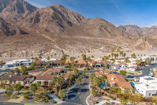 77170 Casa Del Sol, La Quinta CA: https://media.crmls.org/mediaz/b2716c3f-5153-4988-a5a9-403056f06e6f.jpg