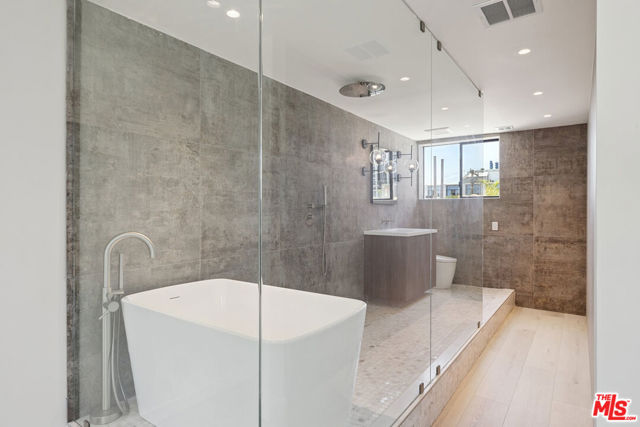 1033 Carol Drive, West Hollywood CA: https://media.crmls.org/mediaz/b271b68c-ec9d-4b93-9816-afa2f4af069a.jpg