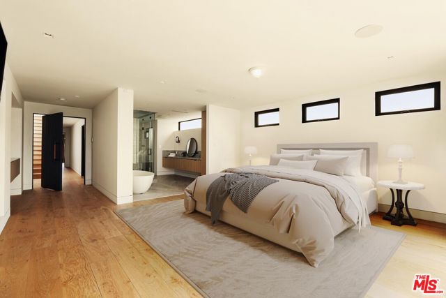 2205 Ocean Front Walk, Venice CA: https://media.crmls.org/mediaz/b271c428-b7ae-4f96-b3eb-3cebd943dd94.jpg