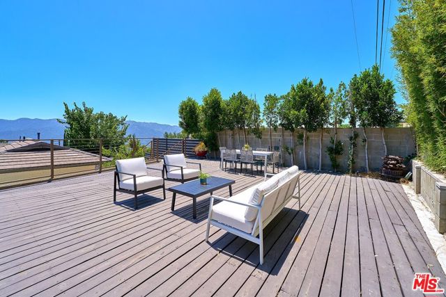 3001 Cloudcrest Road, La Crescenta CA: https://media.crmls.org/mediaz/b272994f-eed9-4c88-834e-604f9b42cac7.jpg