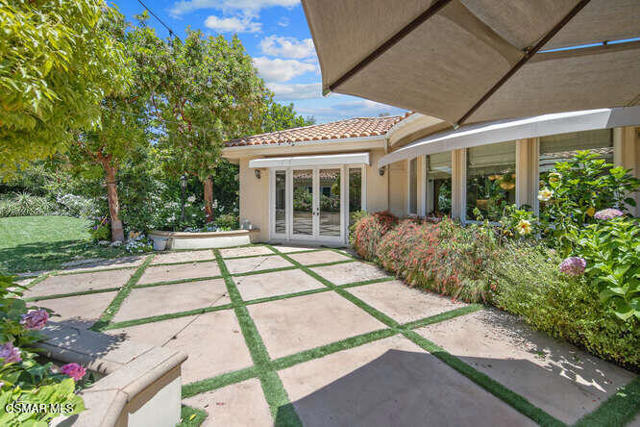 421 Whitegate Road, Thousand Oaks CA: https://media.crmls.org/mediaz/b27299c4-34f7-4a0a-b52d-a0cbf71da119.jpg