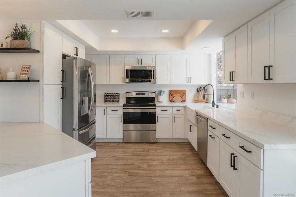 MLS #250033095SD img 11