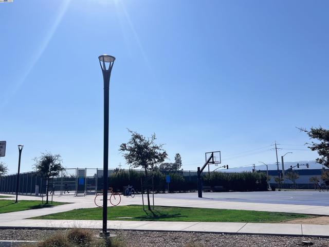 6260 Dove Ave, Dublin CA: https://media.crmls.org/mediaz/b27342b6-fefa-4dd7-827a-f9cdc3d4f396.jpg