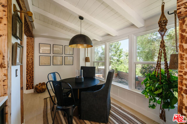 3100 Coldwater Canyon Avenue, Studio City CA: https://media.crmls.org/mediaz/b2734956-33d9-4ed4-bdf9-be4a6ac92fb6.jpg
