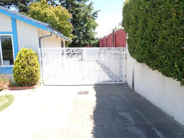 1955 Redwood Road, Hercules CA: https://media.crmls.org/mediaz/b273793c-c073-42e1-bcf6-a7177af294d5.jpg