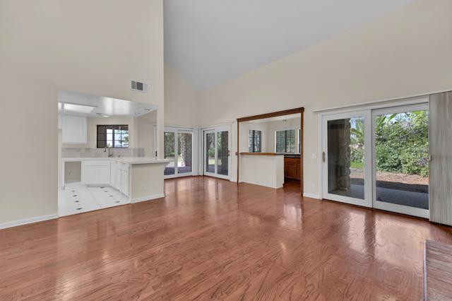 15235 Crestview Ct, Poway CA: https://media.crmls.org/mediaz/b2742185-0311-454c-9122-b8f132d8cda1.jpg