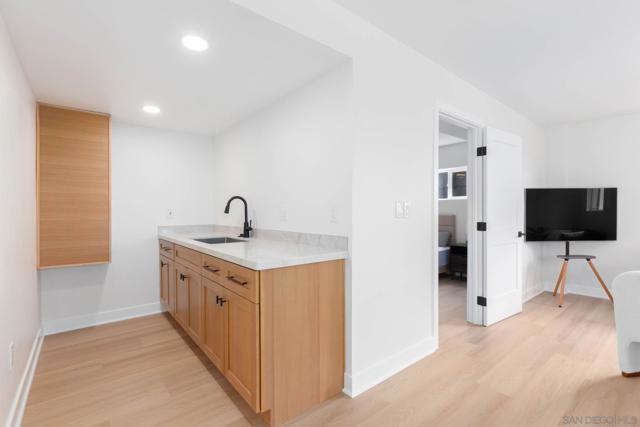 361 E Indian Rock Rd, Vista CA: https://media.crmls.org/mediaz/b274270f-0319-4398-9e20-a3441959e33c.jpg