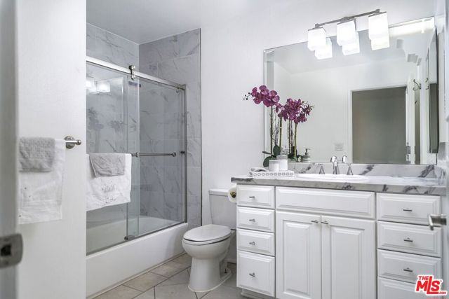 723 Palisades Beach Road, Santa Monica CA: https://media.crmls.org/mediaz/b274ca52-cee0-4738-8999-d2a4f09ad188.jpg