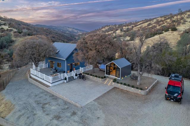 21000 Mines Rd., Livermore CA: https://media.crmls.org/mediaz/b2755799-6030-4916-800a-89880a144afc.jpg