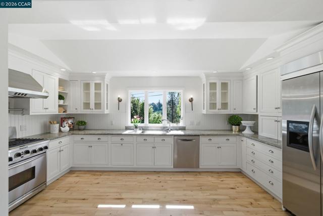 102 Hillcrest Dr, Orinda CA: https://media.crmls.org/mediaz/b275a0de-8fa4-4ae6-bda7-c9f13fa4e07f.jpg