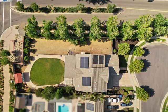 247 N Menlo Park Ct, Mountain House CA: https://media.crmls.org/mediaz/b275babb-f63d-44a0-a3d7-062053a4f9c4.jpg
