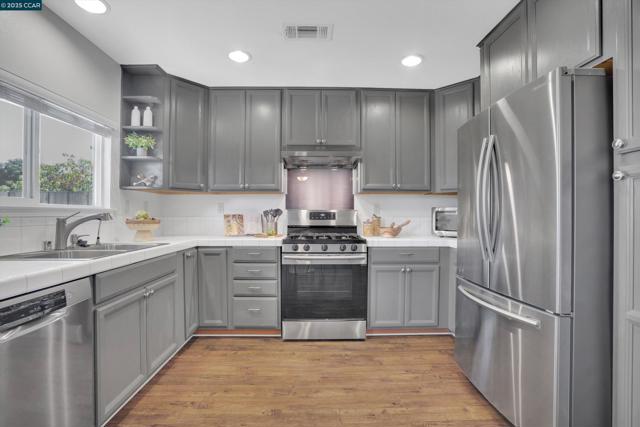 6911 Brentwood Blvd, Brentwood CA: https://media.crmls.org/mediaz/b275d0a5-7bbb-4c68-836f-e8d643b89a87.jpg