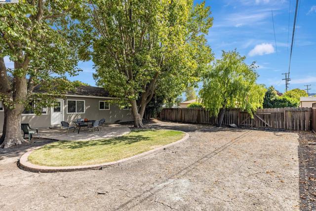 7600 Ironwood Dr, Dublin CA: https://media.crmls.org/mediaz/b276f003-6c08-4303-a696-277f248e1521.jpg