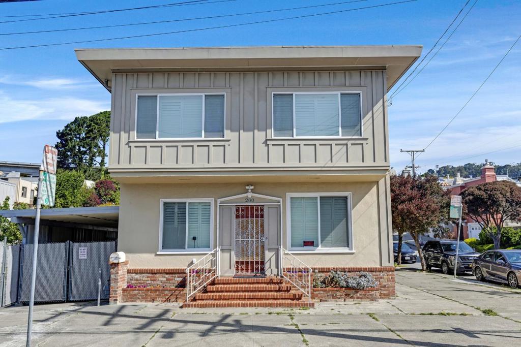 200 Cayuga Avenue