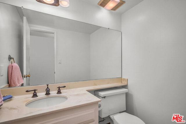 11260 Overland Avenue, Culver City CA: https://media.crmls.org/mediaz/b2784e44-c54a-449d-a9c8-283e1e54422e.jpg
