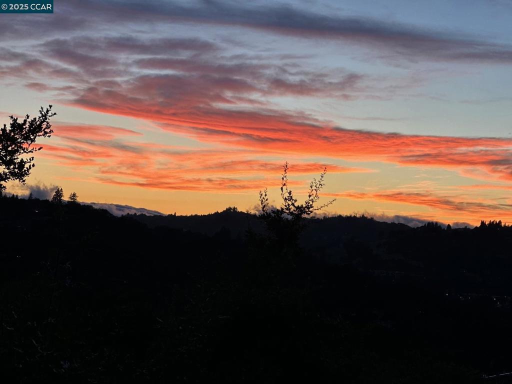 https://media.crmls.org/mediaz/b278b066-5737-4ab9-b055-c6306831f21d.jpg?preset=X-Large