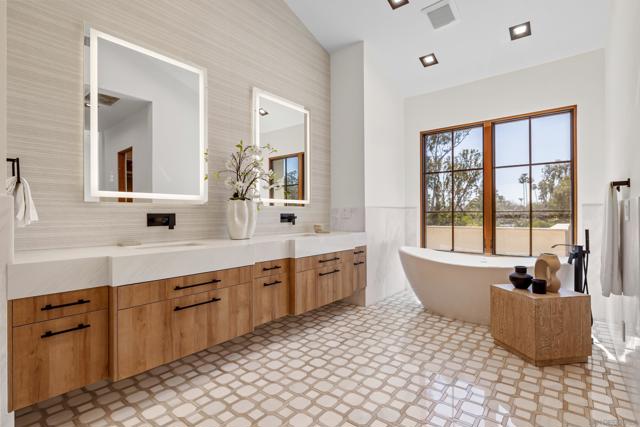 5758 60 Las Palomas, Rancho Santa Fe CA: https://media.crmls.org/mediaz/b278b879-0919-4ee5-ae83-4deacecdb73b.jpg