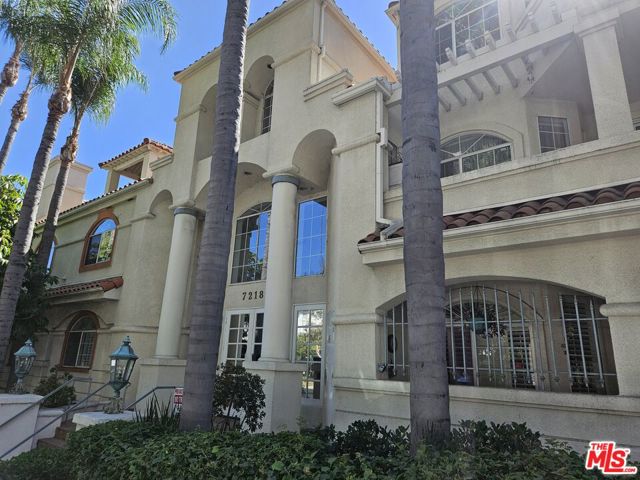 7218 Hillside Avenue, Los Angeles CA: https://media.crmls.org/mediaz/b2796867-3384-4391-9964-68cd9cf4b2f6.jpg
