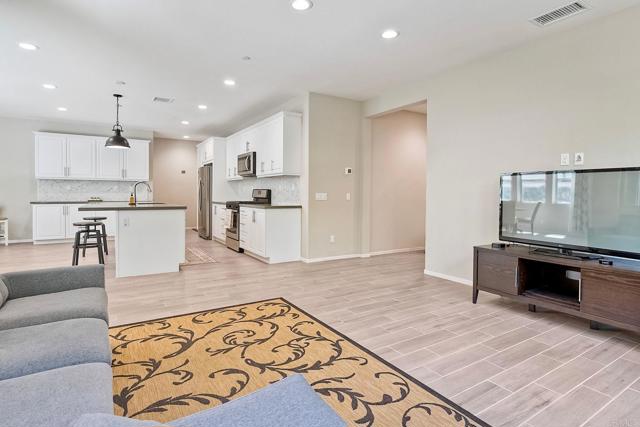 Detail Gallery Image 5 of 39 For 678 Gemstone Dr, San Marcos,  CA 92078 - 4 Beds | 3 Baths