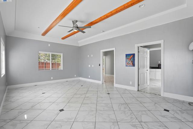 4470 Rolling Oaks Dr, Granite Bay CA: https://media.crmls.org/mediaz/b27a8b3b-b291-4c33-a38c-c650a1e6e41f.jpg