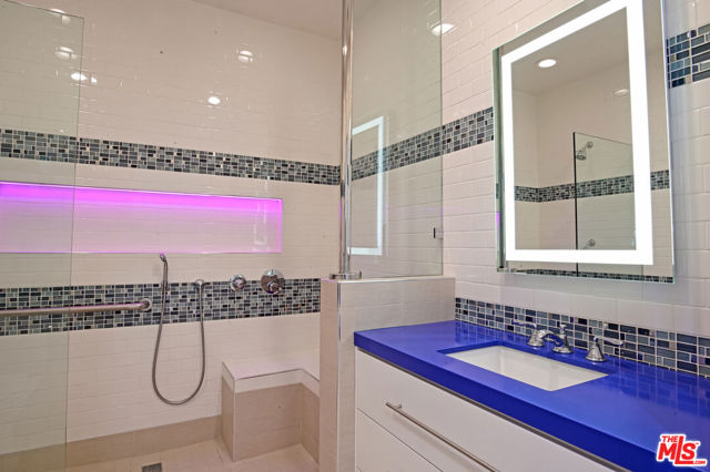 18141 Green Meadow Drive, Encino CA: https://media.crmls.org/mediaz/b27aa038-1be3-4419-9dd8-2bb472df7d95.jpg