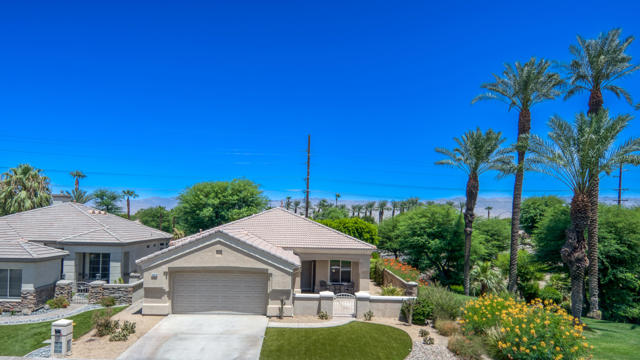 44010 Royal Troon Drive Drive, Indio CA: https://media.crmls.org/mediaz/b27aebce-fd6d-4ad9-bd0b-9c1a04a2fe30.jpg