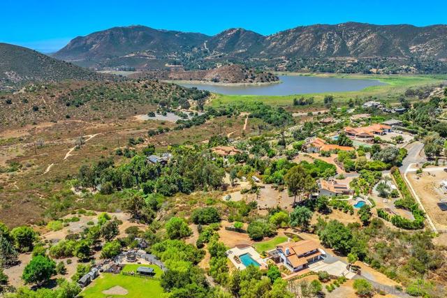 3453 Via Loma Vista, Escondido CA: https://media.crmls.org/mediaz/b27afeb6-6073-447a-ad5b-48fe83ede901.jpg