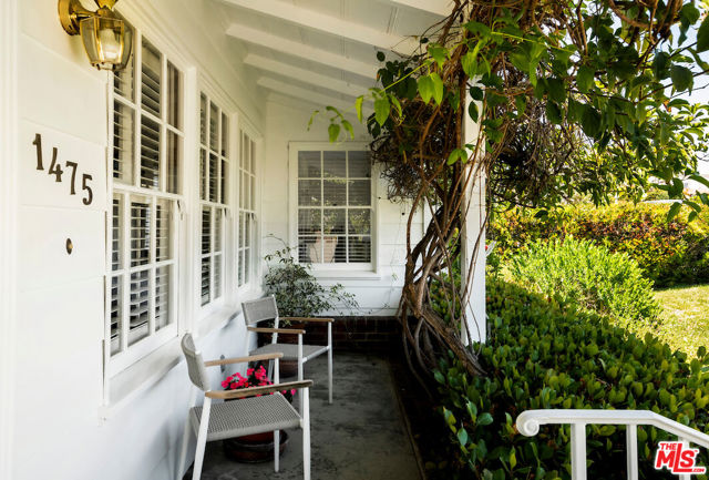 1475 Edris Drive, Los Angeles CA: https://media.crmls.org/mediaz/b27b5d87-767c-411f-b1de-c75f334ca3b0.jpg