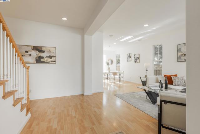 4008 Mount Vernon Pl, Dublin CA: https://media.crmls.org/mediaz/b27b7686-019e-459d-8b11-ba3a12a423a4.jpg