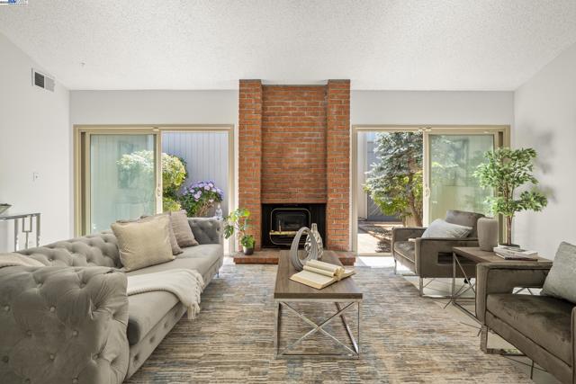 3527 Magnolia Dr, Alameda CA: https://media.crmls.org/mediaz/b27bd699-9818-48bf-9601-36de1643597c.jpg