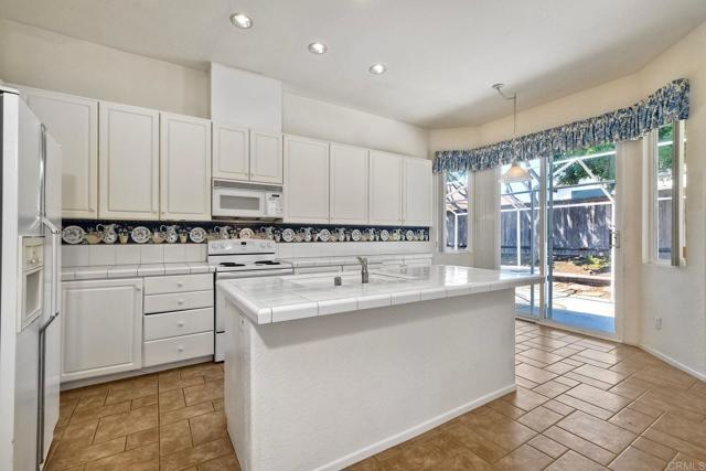 Detail Gallery Image 16 of 34 For 1789 Clydesdale Ct, Oceanside,  CA 92057 - 3 Beds | 2 Baths