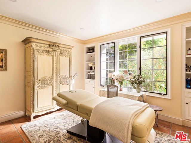 2113 Stoney Hill Road, Los Angeles CA: https://media.crmls.org/mediaz/b27c67b6-6ee0-48f1-baf8-1d7362bd9b4f.jpg