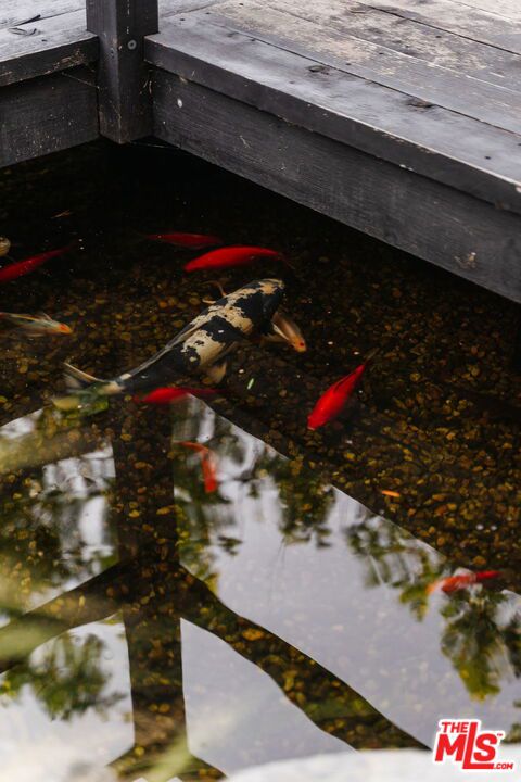 https://media.crmls.org/mediaz/b27d331c-4fb3-4ee9-8bdd-b1864600de5e.jpg?preset=X-Large