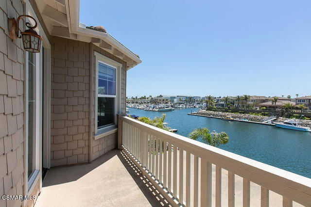 4014 Caribbean Street, Oxnard CA: https://media.crmls.org/mediaz/b27e1914-d82d-48f4-b852-88dce1c05ec0.jpg