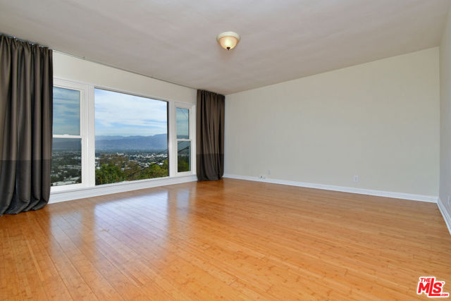 3682 Berry Drive, Studio City CA: https://media.crmls.org/mediaz/b27e4b08-9eb1-438f-b06e-3f2366e15afb.jpg