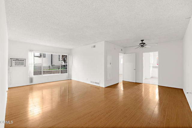 Detail Gallery Image 16 of 29 For 210 S Catalina Ave, Pasadena,  CA 91106 - – Beds | – Baths