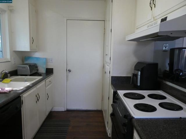 Image 10 of 43 For 2908 Sargent Ave