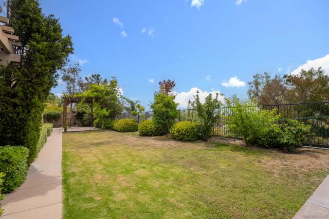1052 Mountain Ash Ave, Chula Vista CA: https://media.crmls.org/mediaz/b27eea7a-8cdb-4ba9-ad1a-781fe563fdbb.jpg